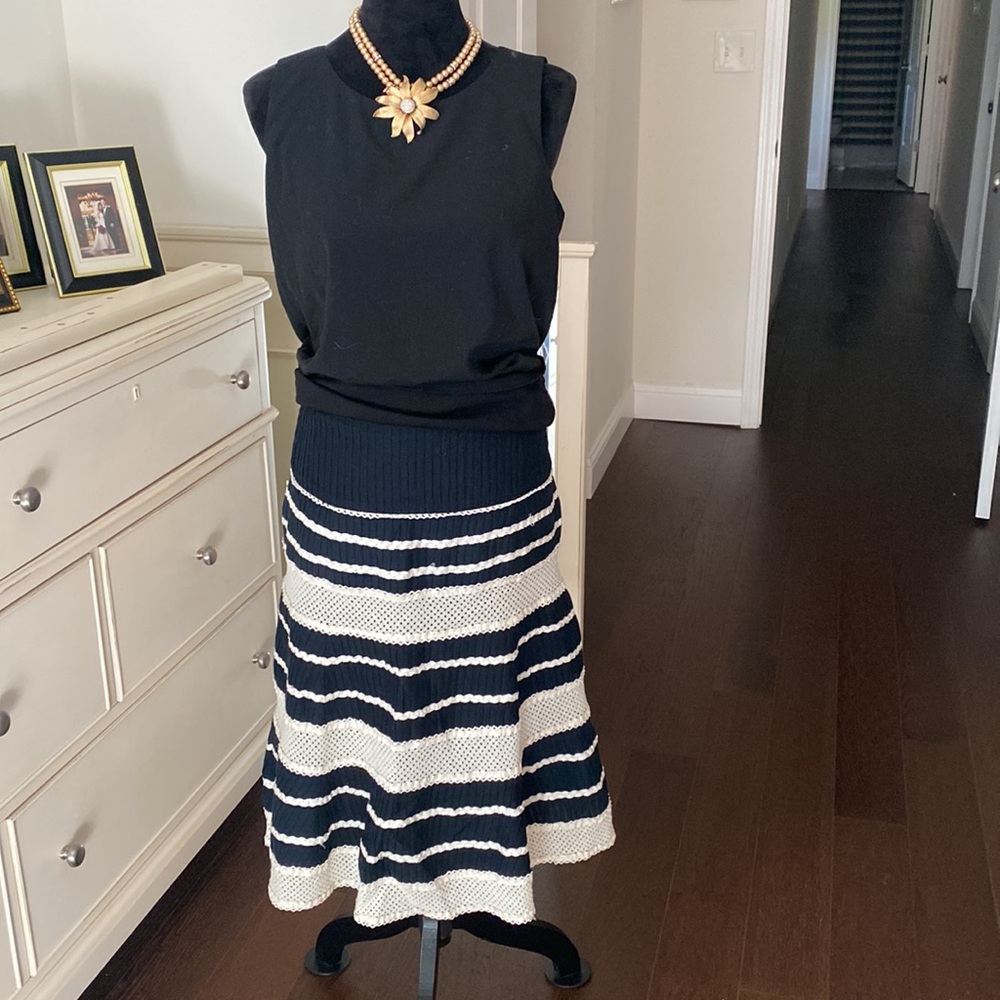 Fun summer Nanette Lepore lace detail midi skirt. Size 6